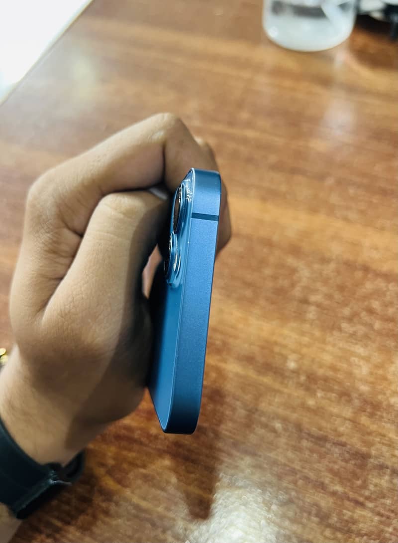 Apple iPhone 13 3