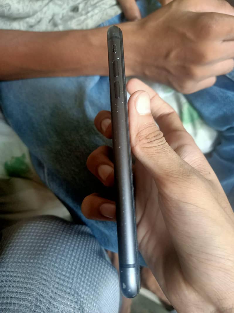 Apple iPhone 11 3