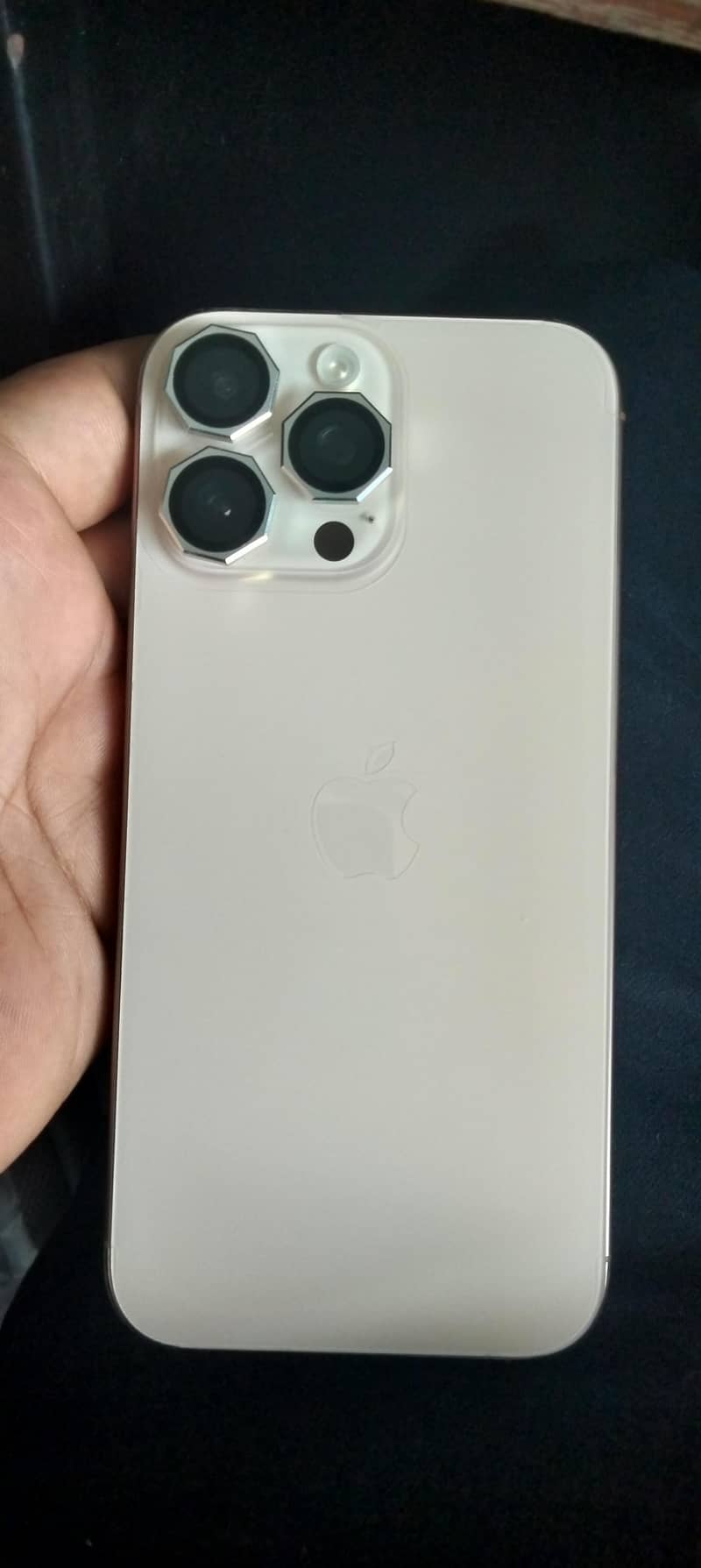 Apple iPhone 16 Pro Max 1