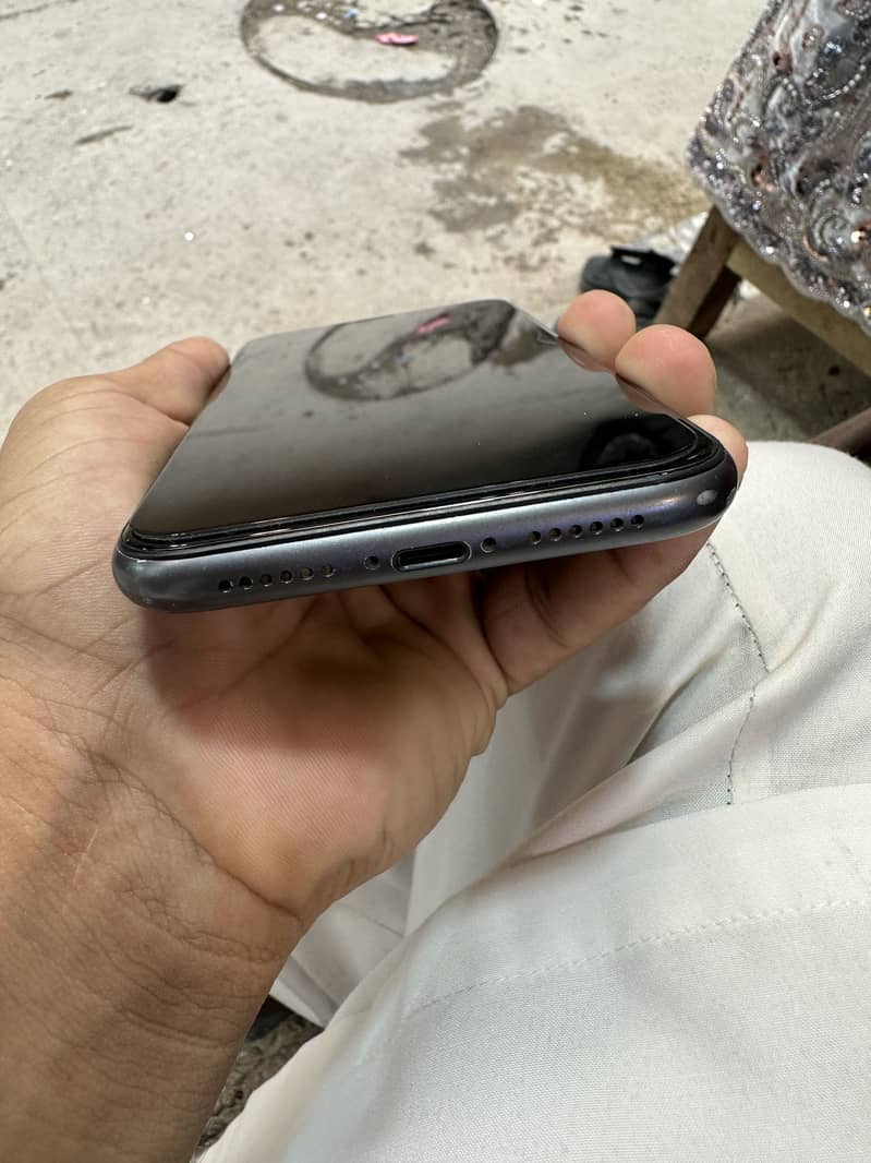 Apple iPhone 11 3