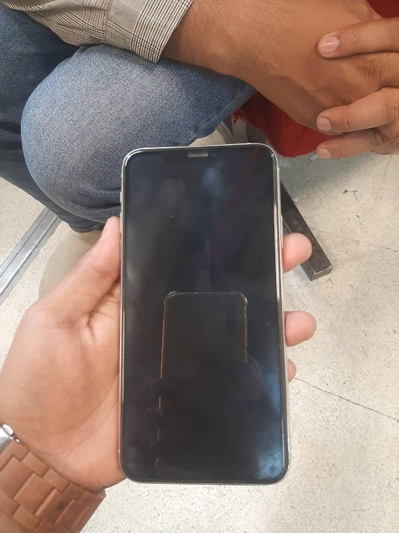 Apple iPhone 11 Pro Max 1