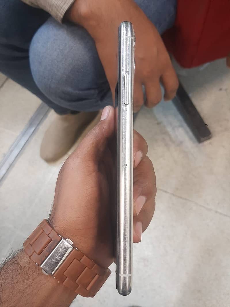 Apple iPhone 11 Pro Max 2