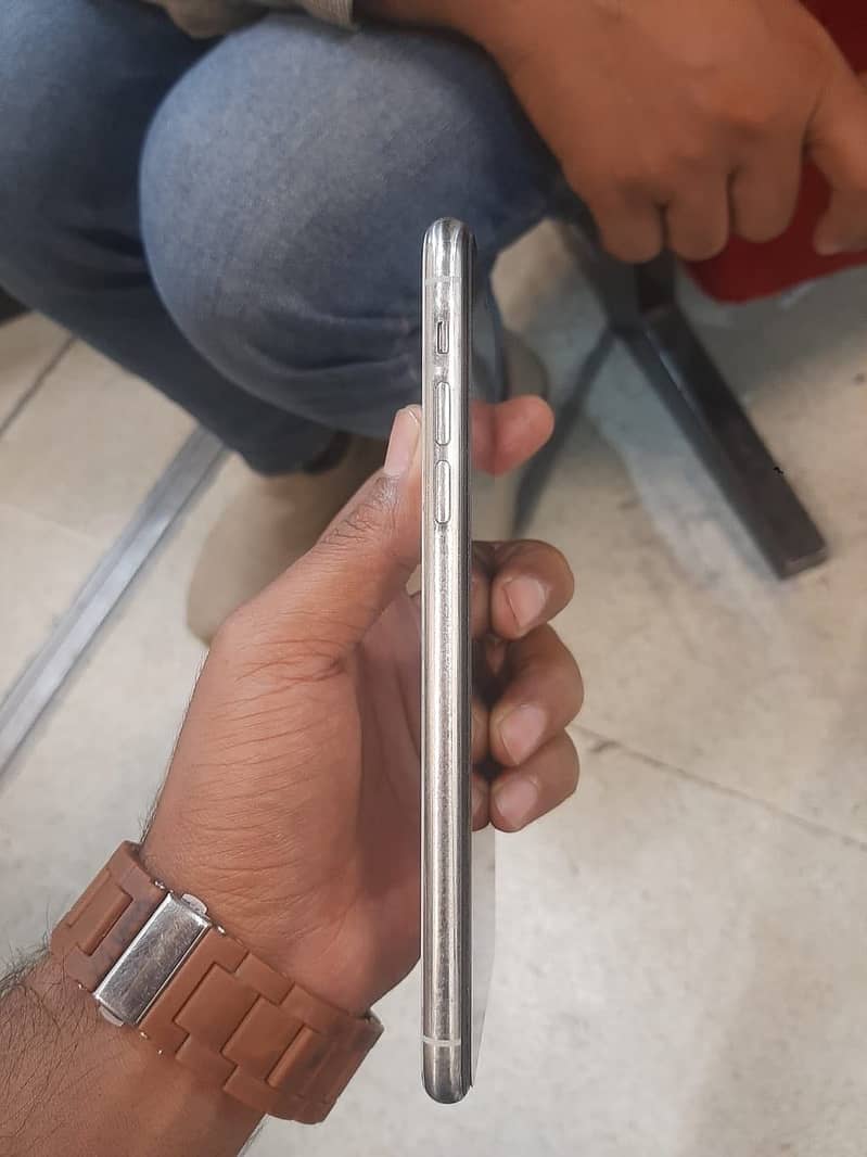 Apple iPhone 11 Pro Max 5