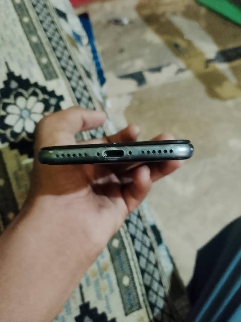 Apple iPhone 8 1