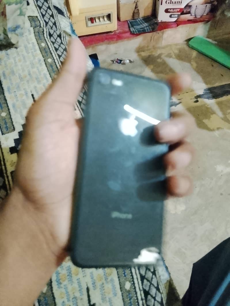 Apple iPhone 8 4