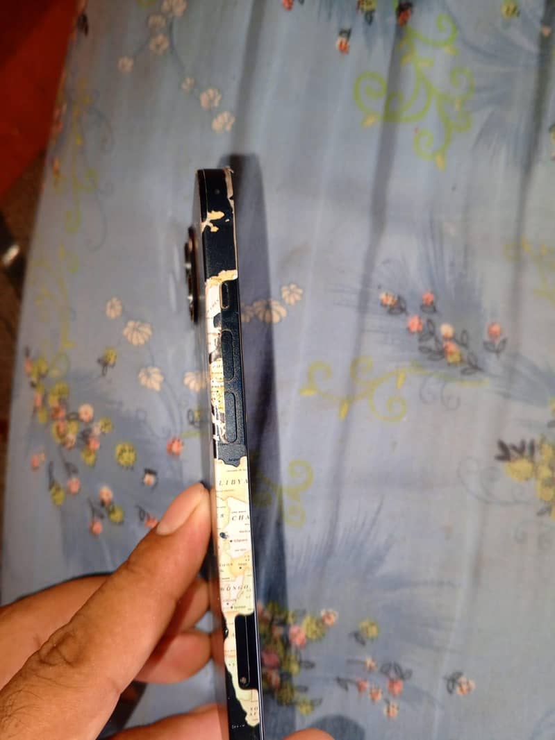 Apple iPhone 13 2