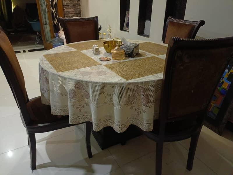 Dining table round 1