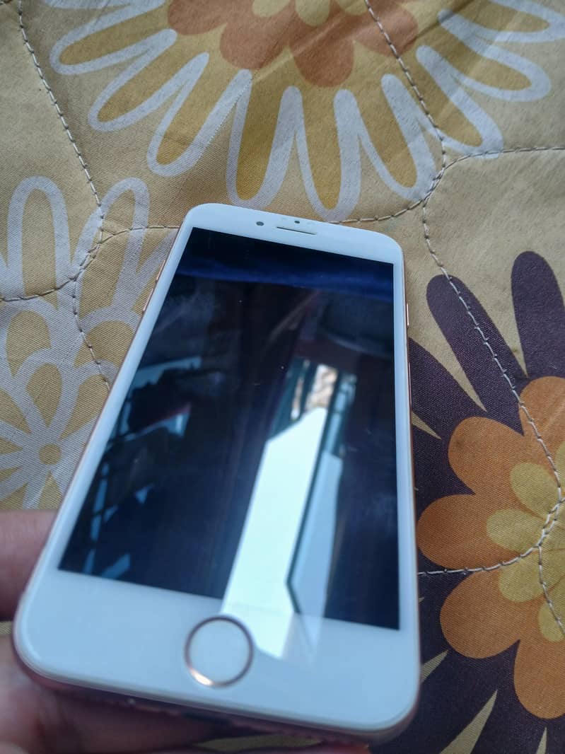 Apple iPhone 8 4
