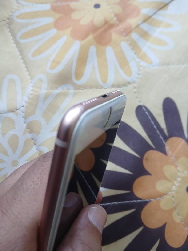 Apple iPhone 8 6