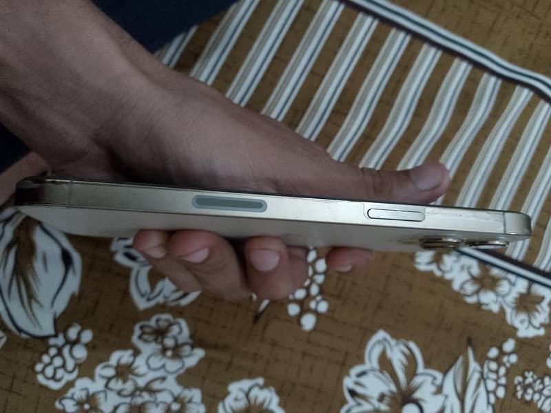 iphone 12 pro. max 7