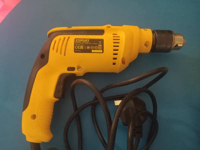 Stanley 700W Drill Machine 1