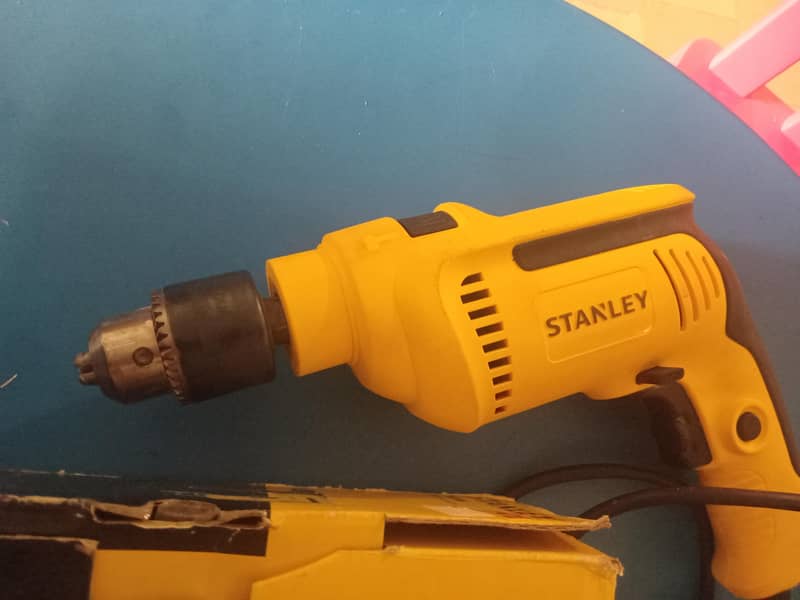 Stanley 700W Drill Machine 2