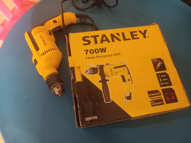 Stanley 700W Drill Machine 3