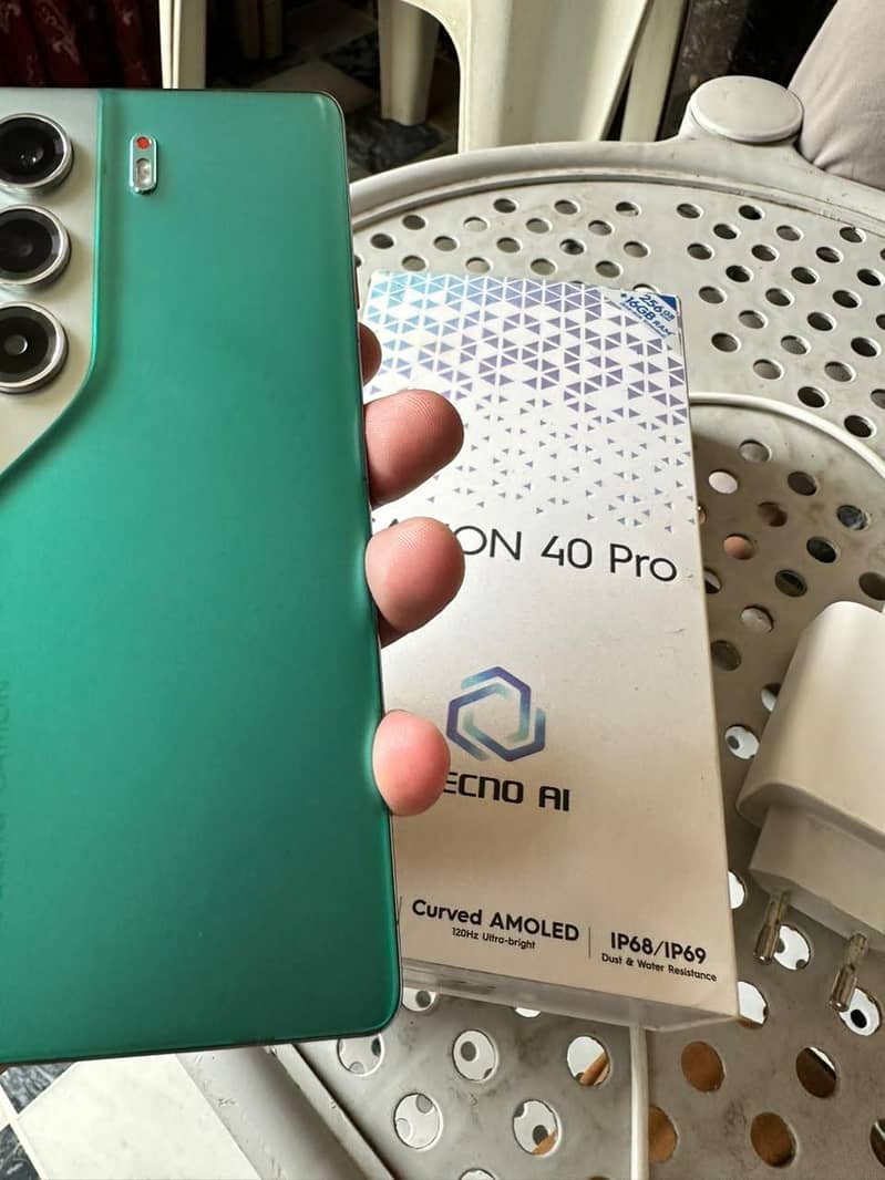Tecno CAMON 40 Pro 4