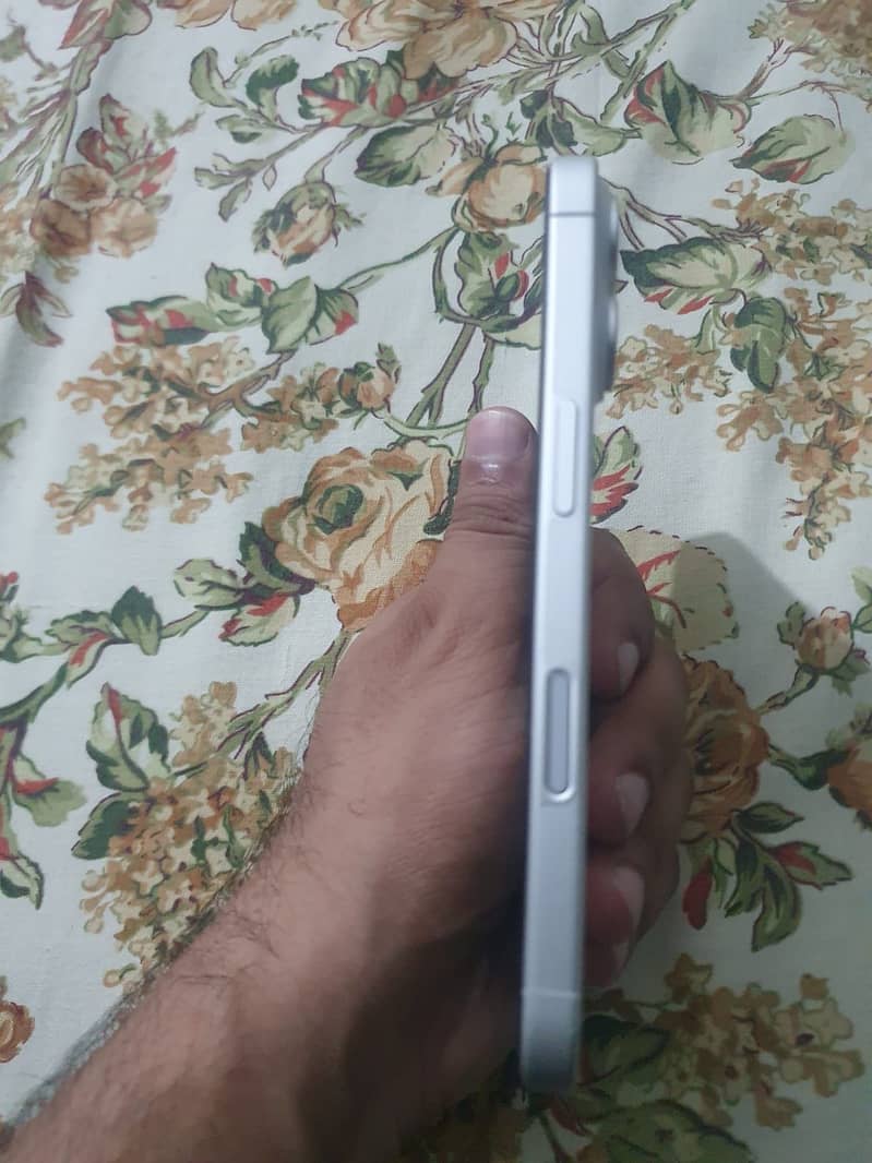 Apple iPhone 16 Plus 1