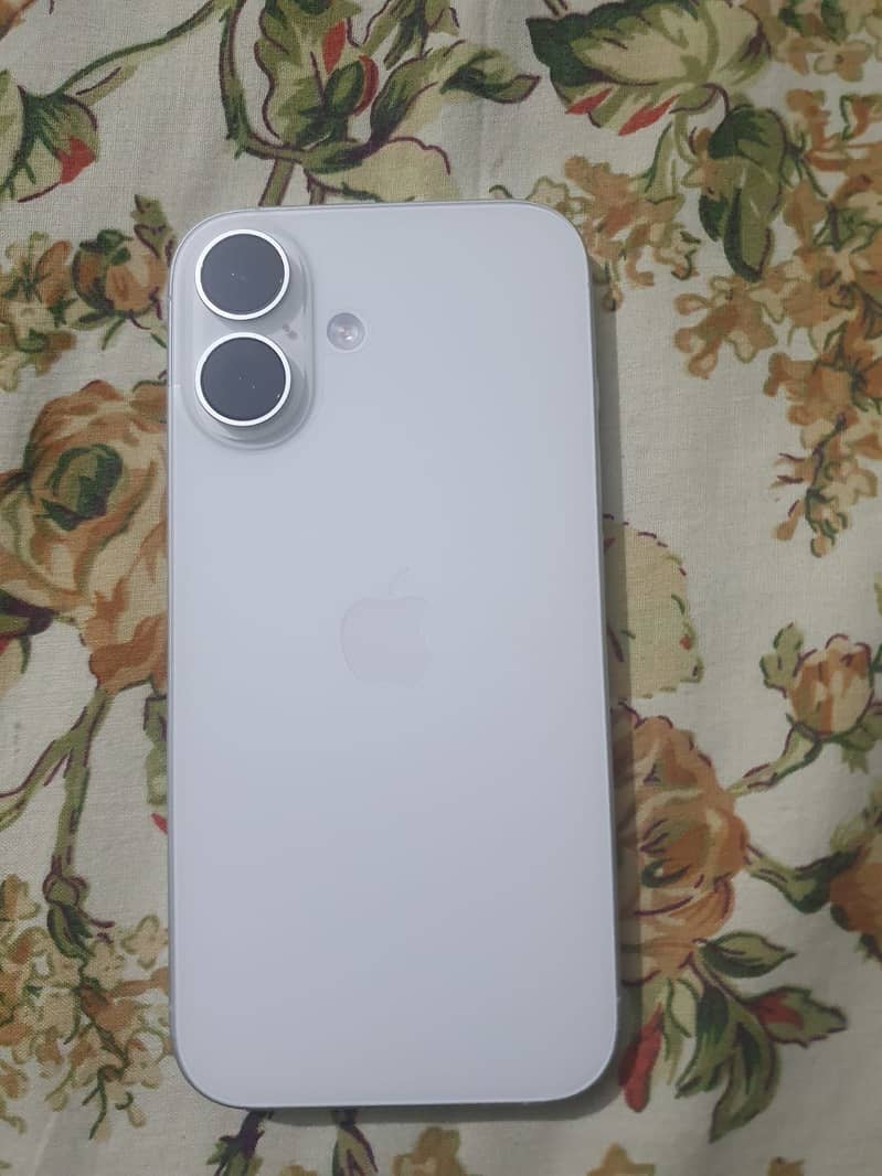 Apple iPhone 16 Plus 3