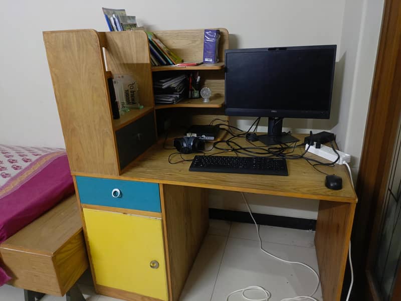 single bed with computer table 0