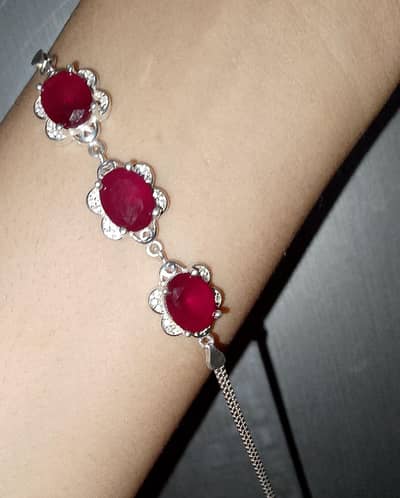 Beautiful Silver Bracelet with 3 Red Stones – Brand New