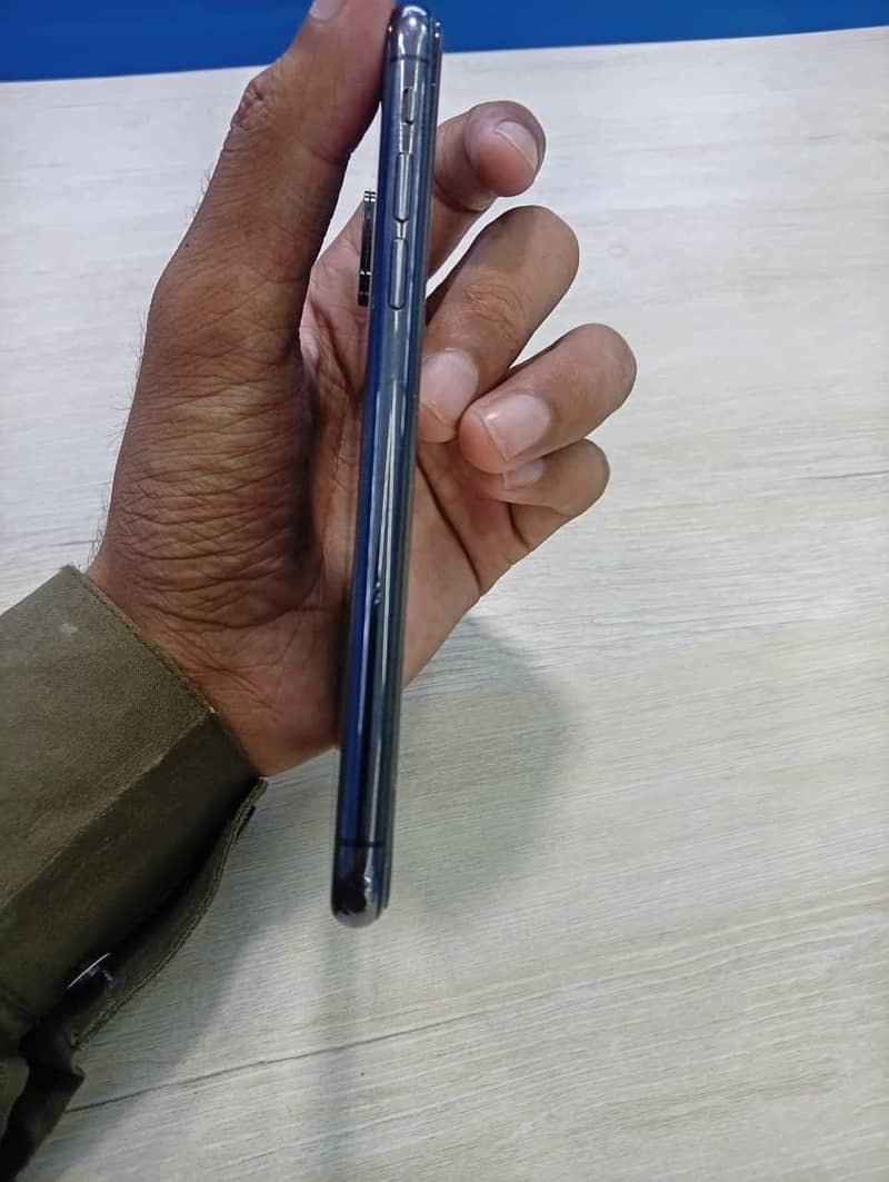 Apple iPhone X 2