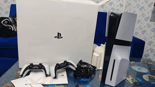 PS5 pro 2tb with disc drive & 2 controlras with complete box