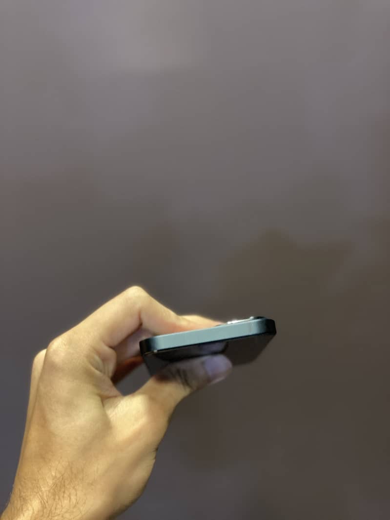 Apple iPhone 13 0