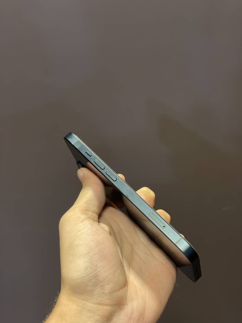 Apple iPhone 13 1
