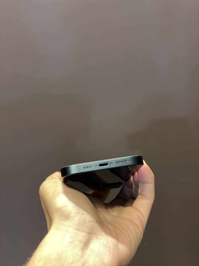 Apple iPhone 13 2