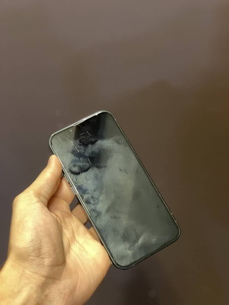 Apple iPhone 13 4