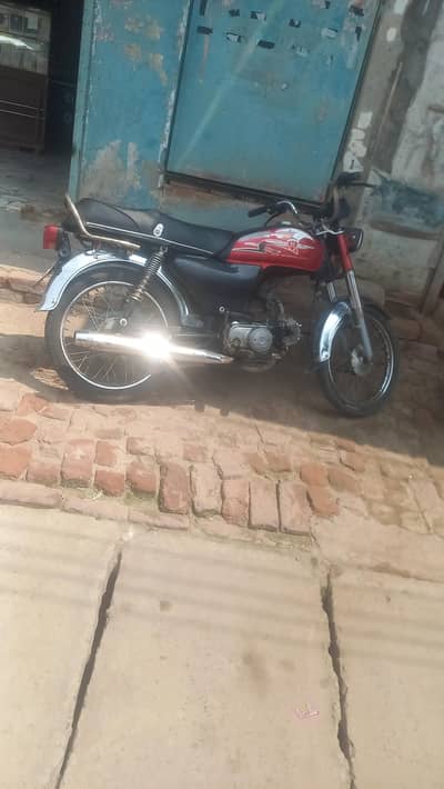 metro bike tanki original hai baki bike ka koi km ni krvany vola