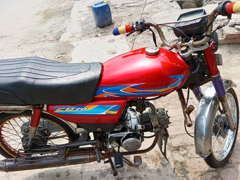 روڈ پرنس 16 ماڈل ہے انجن پیک کی گارنٹی ہے بالکل صاف ستھری بے اواز انجن 3