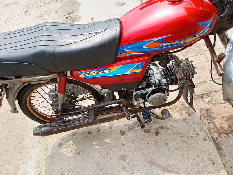 روڈ پرنس 16 ماڈل ہے انجن پیک کی گارنٹی ہے بالکل صاف ستھری بے اواز انجن 4