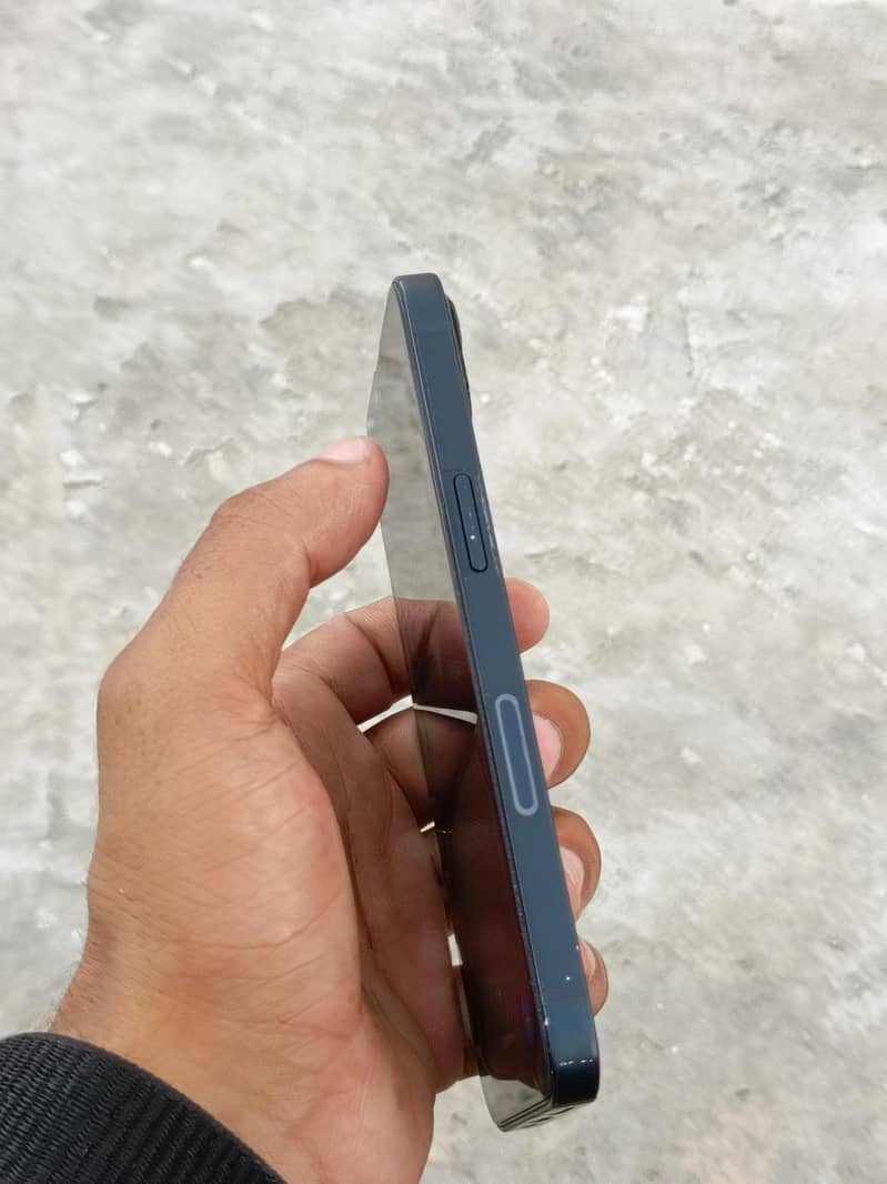 Apple iPhone 13 6