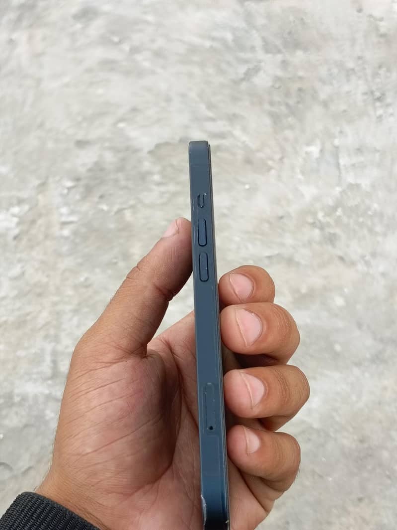 Apple iPhone 13 7