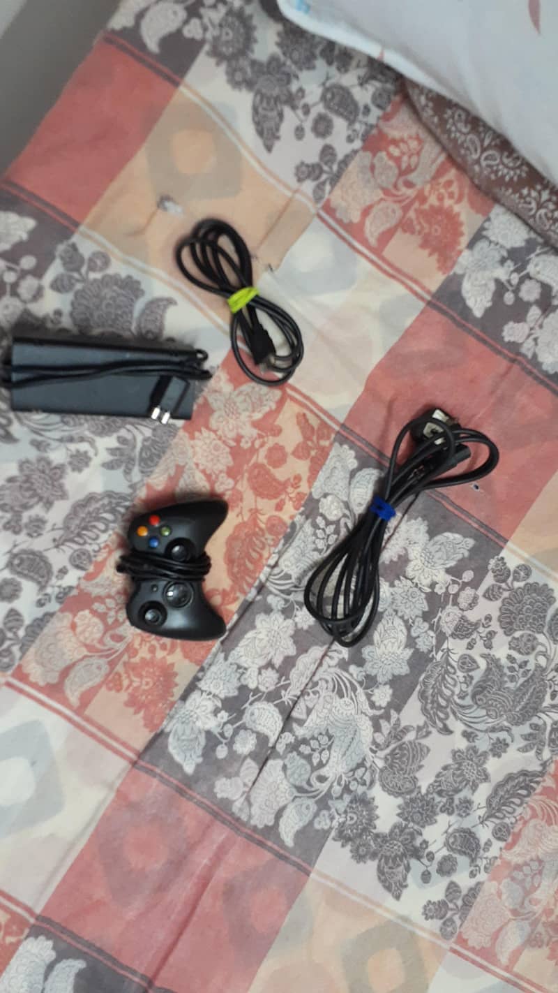 xbox 360 slim  No controller 1