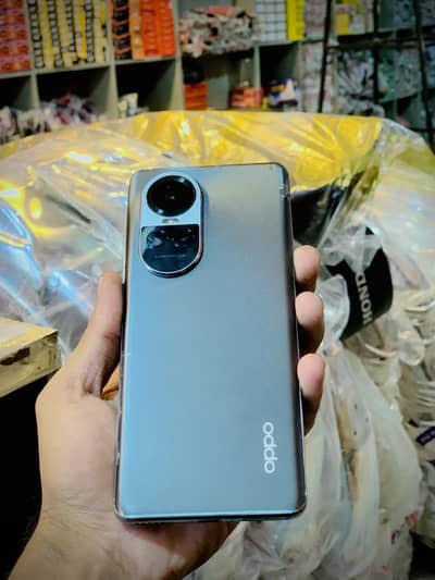 OPPO Reno 10 Pro 5G SMOOTH EDGE AMOLED DISPLAY