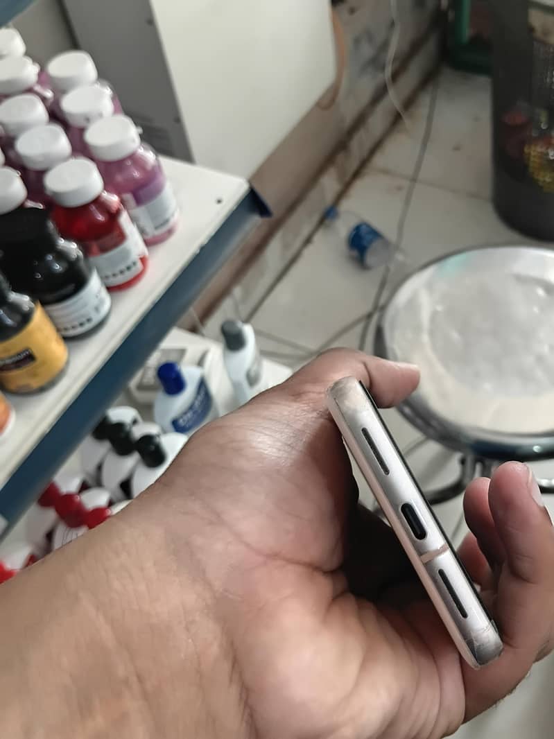 Google Pixel 8 4