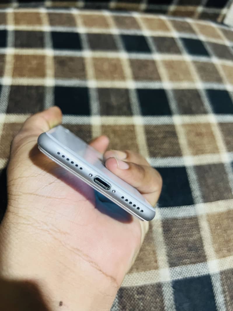 Apple iPhone 8 5