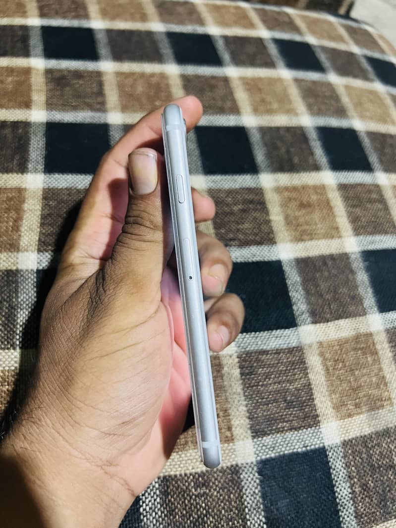Apple iPhone 8 6