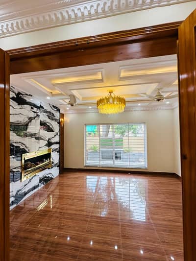 10 Marla Lower Portion For Rent In LDA Avenue 1 Block J Lahore | 2 Bed | Garage | Family Portion