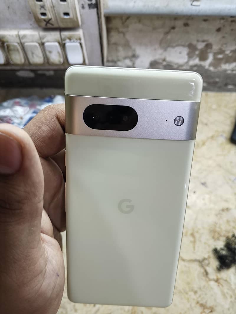 Google Pixel 7 4