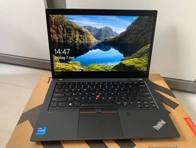 Lenovo P14s core i7 11th gen T500 4gb dedicated