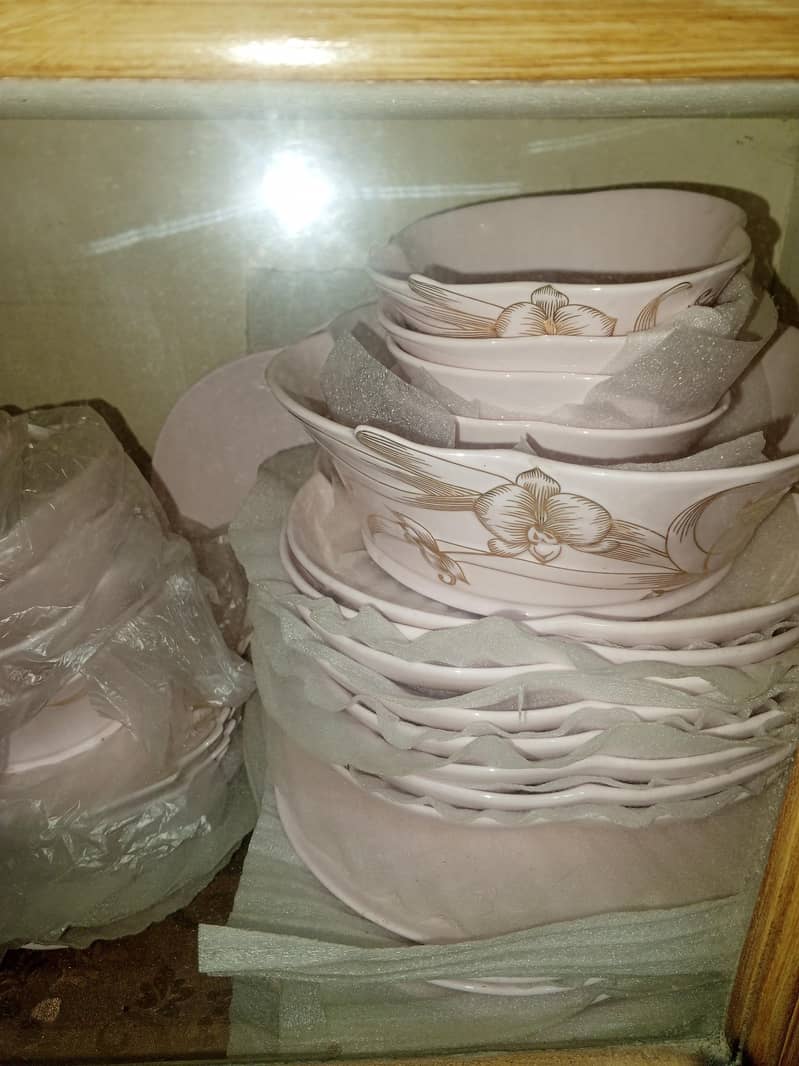 pink dinner set 0