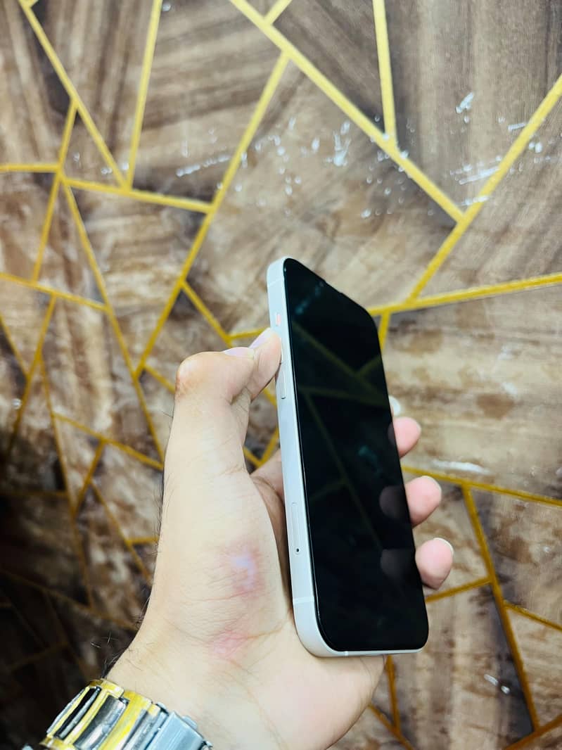 Apple iPhone 13 1