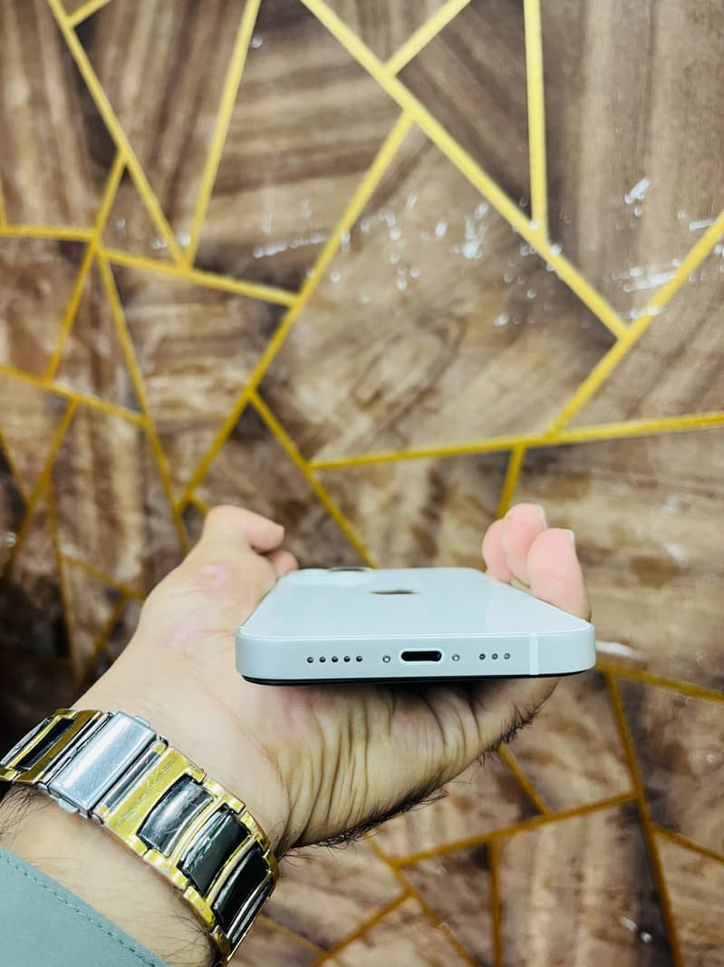 Apple iPhone 13 2