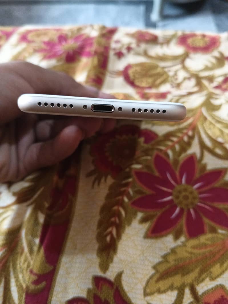 Apple iPhone 7 2