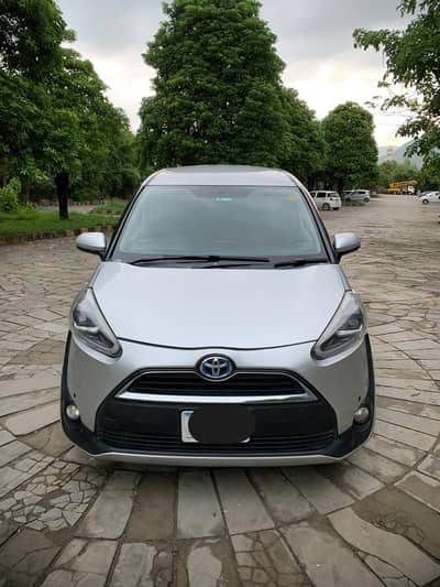 Toyota sienta hybrid