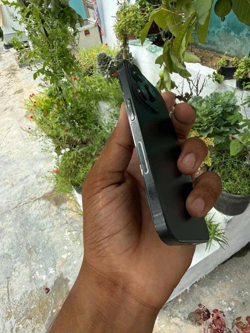 Apple iPhone 14 Pro 1