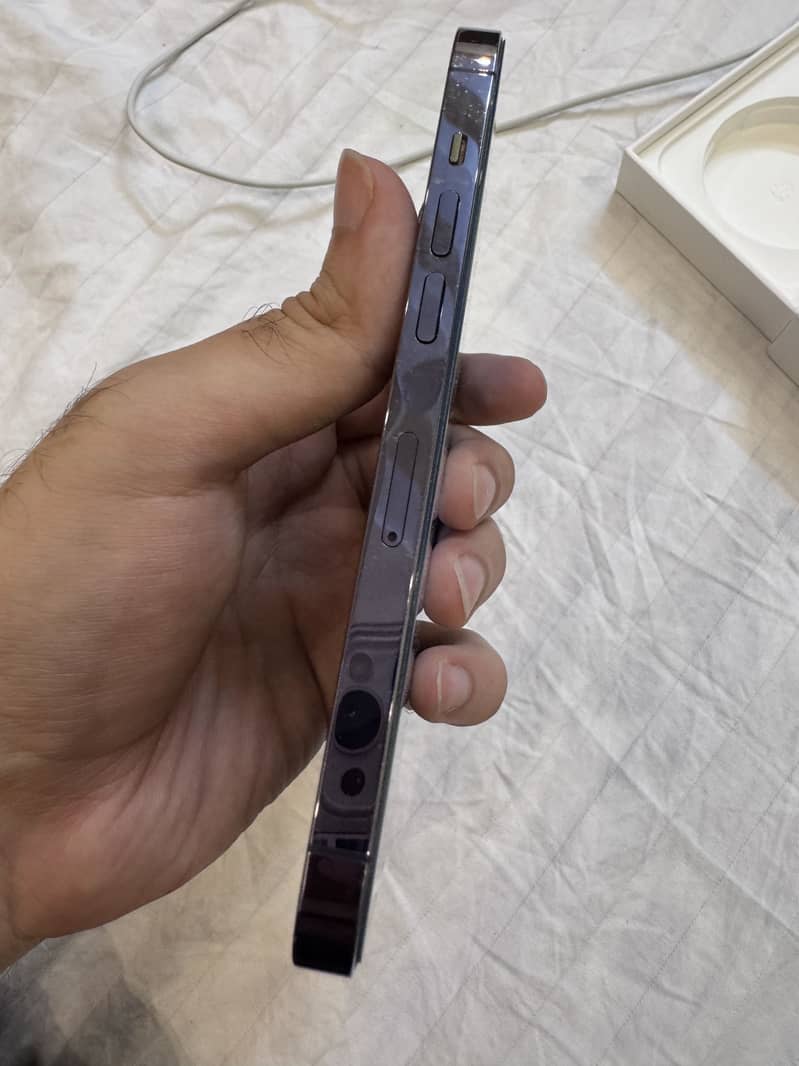 Apple iPhone 14 Pro 2
