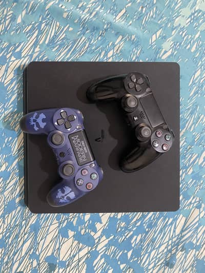 PS4 Slim 500GB | 2 Controllers | Like New | Box & Accessories