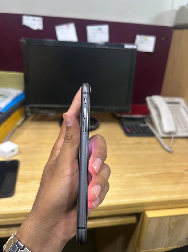 Apple iPhone 11 3